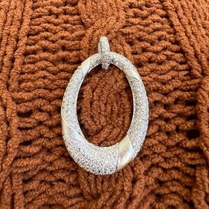 Silver rhinestone oval pendant necklace!